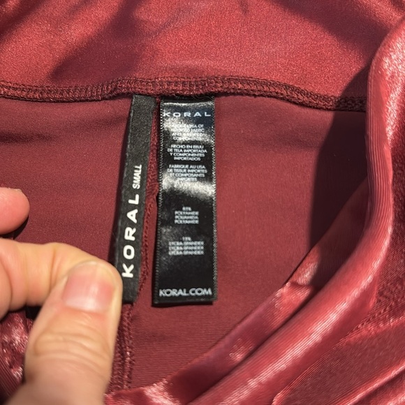 Koral Lustrous High Rise Legging (Ruby Shine) size smalll - Picture 4 of 7